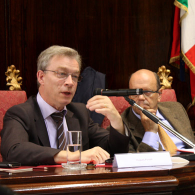 aula magna 15 ottobre 2009, convegno internazionale "uniformità e differenziazione" (foto unicaweb)