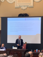 Il professor Fabrizio Pilo, prorettore dell'Università di Cagliari con delega all'innovazione e ai rapporti con il territorio, durante la presentazione dei risultati del progetto Birdie-S
