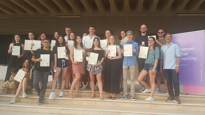 CORSI INTERNAZIONALI. Foto di gruppo docenti e studenti al termine della recente Summer School EDUC a Cagliari