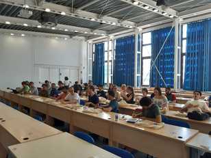 Cagliari, 29 agosto 2022 - La classe di studenti italiani e stranieri partecipanti al corso “Building Trust in the information Age”