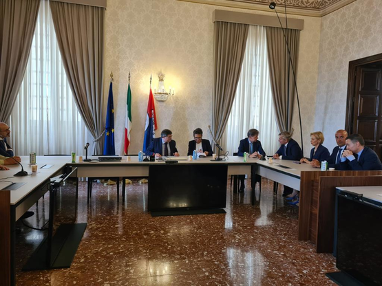 Un momento dell'incontro nella Sala Consiglio del rettorato di Cagliari