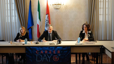 Un momento della conferenza di presentazione in rettorato, nella sala del CdA dell'Università di Cagliari. Da sinistra: Ada Lai, Fabrizio Pilo e Maika Aversano