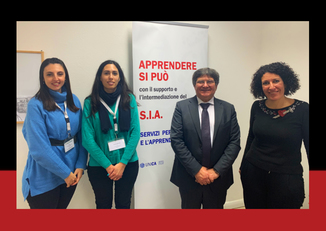 Da sinistra: le tutor specializzate Michela Faggian e Anna Pisanu, con il rettore Francesco Mola e la dottoressa Silvia Vinci (foto: Carlo Contu)