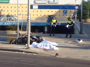 Cagliari. L'immagine di un recente e tragico incidente stradale (foto La Nuova Sardegna)