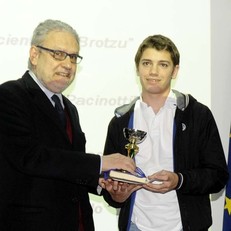 la premiazione di Matteo Chiesa (Pacinotti di Cagliari), vincitore nella categoria C2