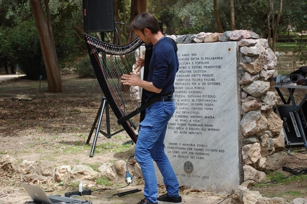 Raoul Moretti in una precedente esibizione all'Orto Botanico di UniCa