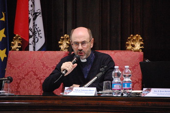 Il Preside della Facoltà Teologica della Sardegna, Francesco Maceri, è intervenuto al convegno