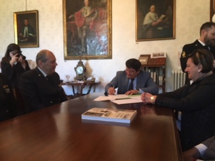La firma dell'accordo