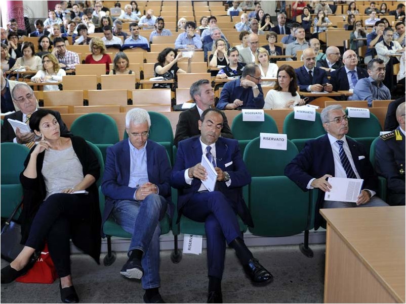 Francesca Ghirra, Raffaele Paci, Massimo Deiana alla presentazione del Rapporto CRENoS