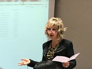 Professoressa Maria Laura Mercuri, docente di Chimica generale e inorganica del Dipartimento di Scienze chimiche e geologiche