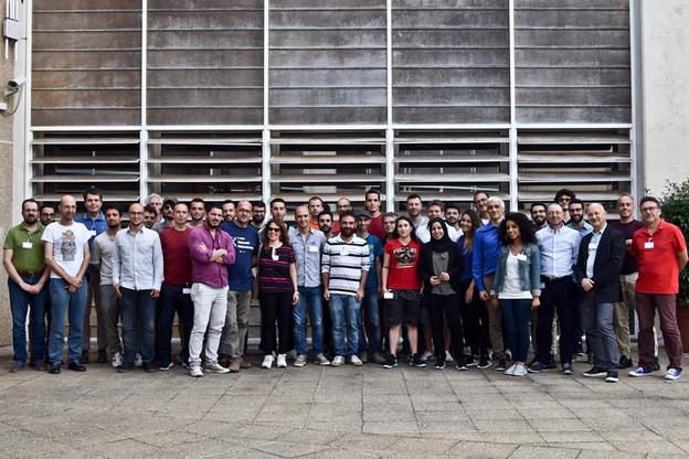 Blockchain, foto di gruppo finale per la scuola al Parco tecnologico di Pula