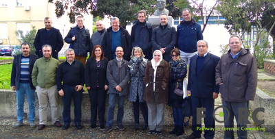 Cagliari, gennaio 2017 - Foto di gruppo nel piazzale della Facoltà di Ingegneria in ricordo della riunione di avvio del Progetto FORC Pathway in forensic computing (al centro, in basso, il prof. Giorgio Giacinto)