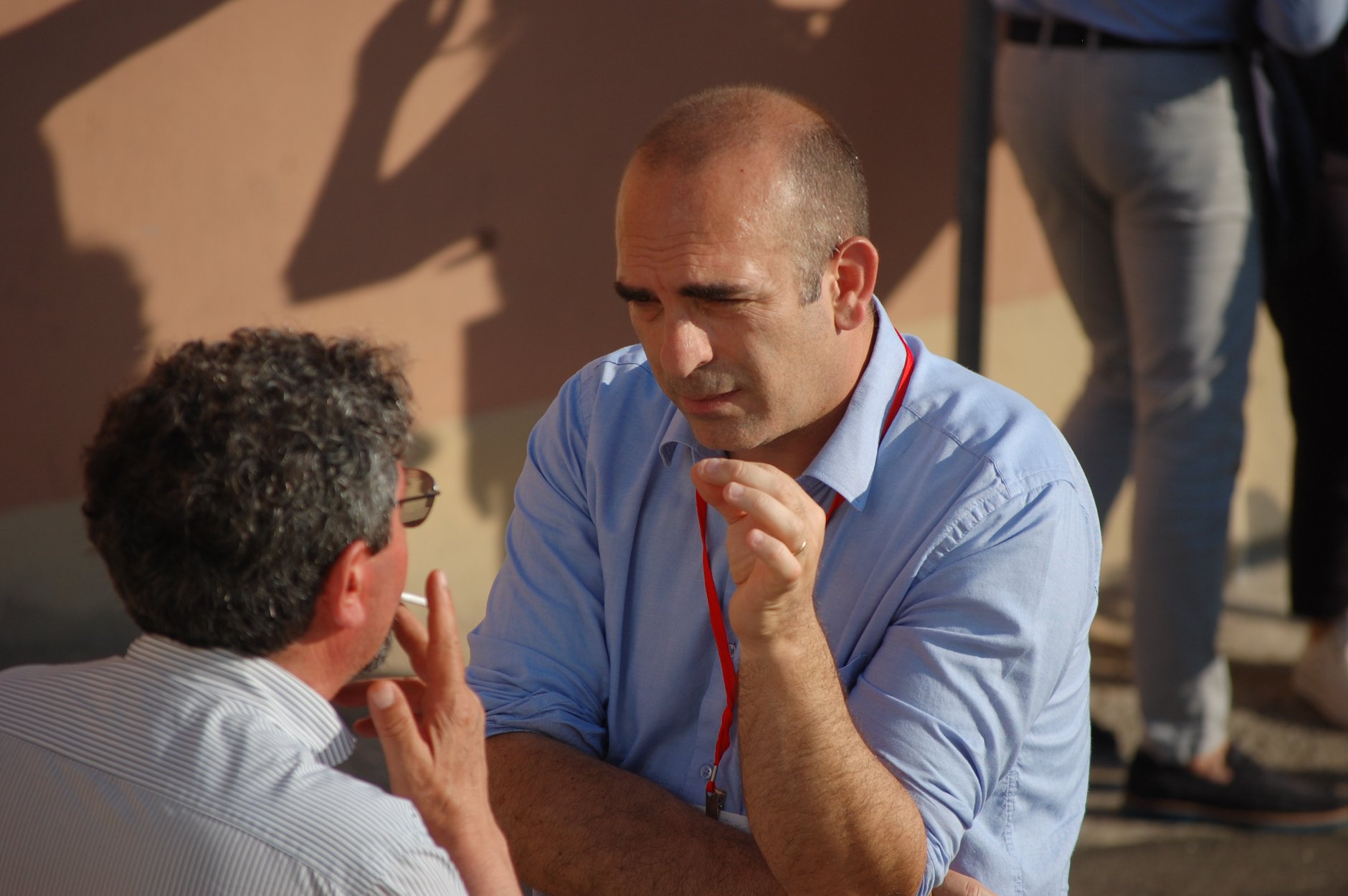 UniCa&Imprese, Emilio Ghiani (a destra, ricercatore DIEE) spiega uno dei progetti cluster finanziati da Sardegna Ricerche