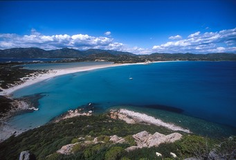 Una suggestiva veduta dell'area marina protetta di Capo Carbonara a Villasimius