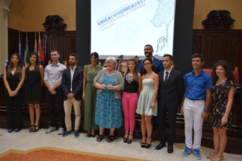 I migliori laureati del 2017 al termine della cerimonia con il Rettore Maria Del Zompo