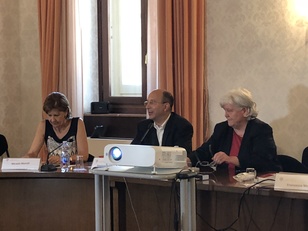 Ignazio Putzu, Prorettore alla Didattica, con Micaela Morelli, Prorettore alla Ricerca, e il Magnifico Rettore, durante la conferenza stampa di presentazione dell'offerta formativa