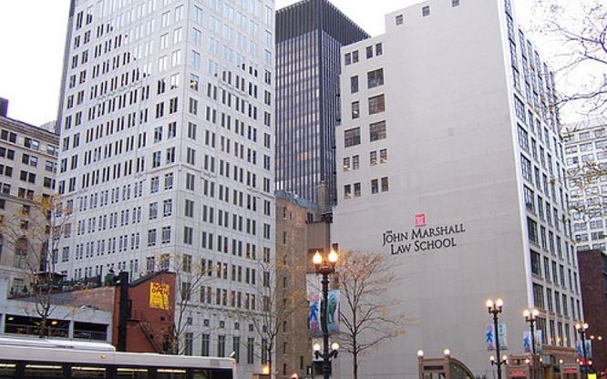 Un'immagine della John Marshall Law School di Chicago