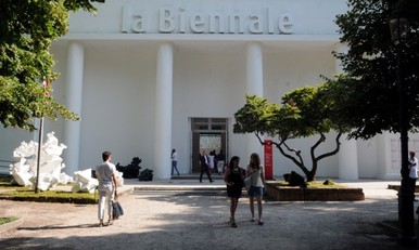 Freespace è il titolo della mostra di Venezia. Curata da Yvonne Farrell e Shelley  McNamara, si è aperta il 26 maggio e si chiude il 25 novembre