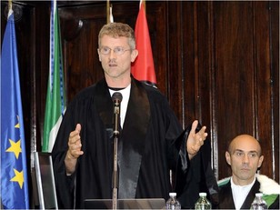 Carlo Ratti (accanto, Vito Lippolis) durante la sua lectio magistralis