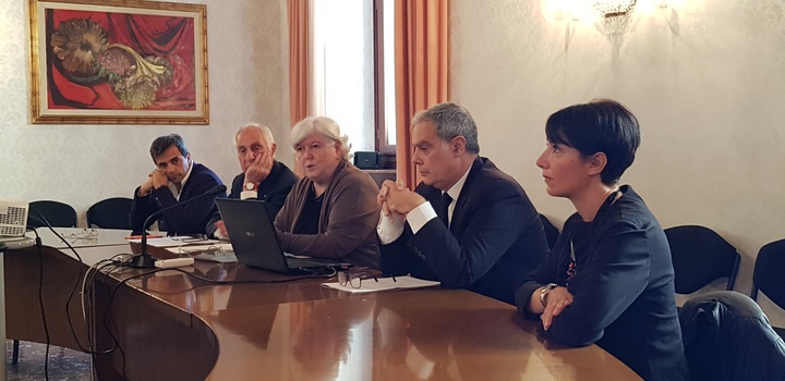 Cagliari. Sala consiglio del rettorato, una fase della conferenza stampa. Da sinistra, Gian Mario Migliaccio, Gianfranco Fara, Maria Del Zompo, Mauro Carta e Gioia Mura