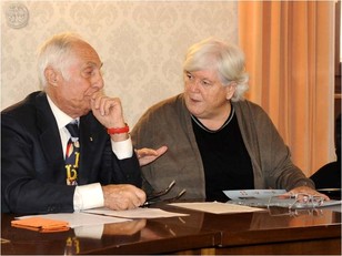 Il presidente del Comitato olimpico regionale, Gianfranco Fara, con la professoressa Del Zompo