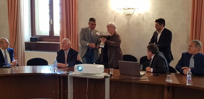 Il medagliere 2018 passa di mano. Da Corrado Zoppi a Maria Del Zompo. Il rettore lo consegnerà ai vincitori di AteneiKa 2019