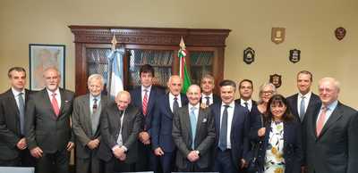 Foto di gruppo per gli atenei italiani che hanno firmato accordi con la UAI