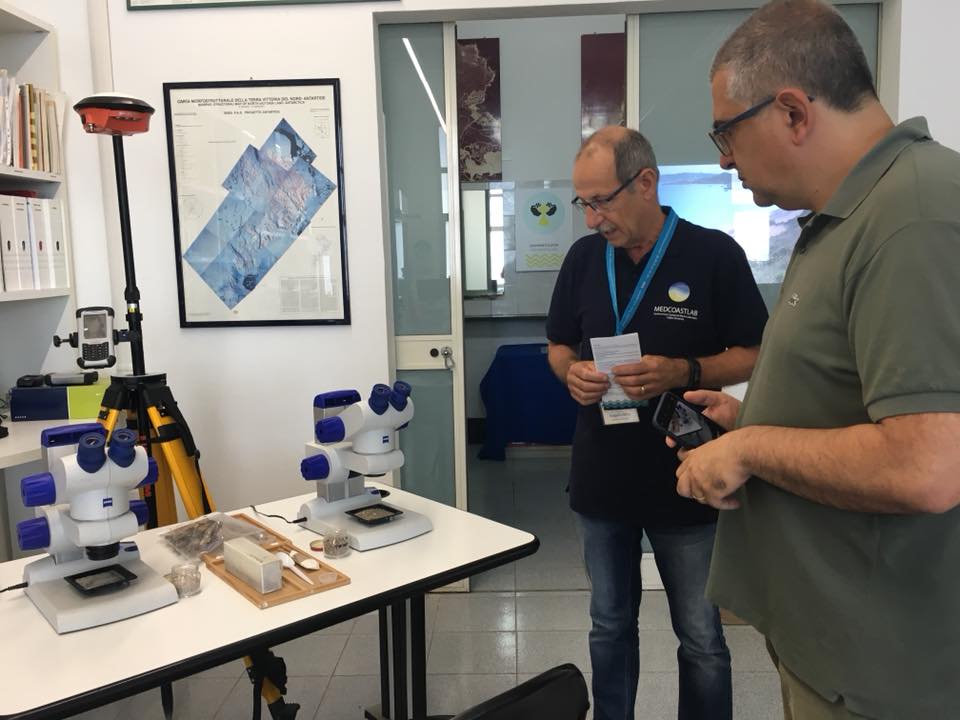 MEDCOASTLAB, Stefano Ambu (ANSA) visita il laboratorio con Angelo Ibba
