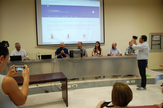 La presentazione della nuova piattaforma digitale: a sinistra del tavolo Tatiana Picciau (Youtg.net), a destra Maurizio Melis (TG Telecostasmeralda)