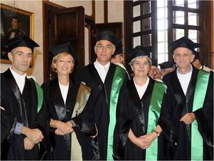 Anna Maria Fadda (seconda da sinistra) poco prima di una cerimonia di inaugurazione dell'Anno accademico (foto Francesco Cogotti)