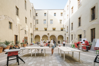 Doors of identity: gli studenti impegnati nel progetto nel chiostro di Architettura