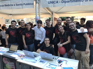 Specializzandi, dottorandi e ricercatori assieme ai volontari della Notte. per tutti un solo credo difendere ricerca e metodo scientifico