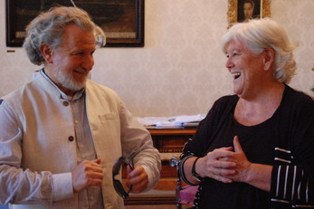 L'incontro tra Piergiorgio Odifreddi e Maria Del Zompo a Palazzo Belgrano: tra i due subito un fitto dialogo