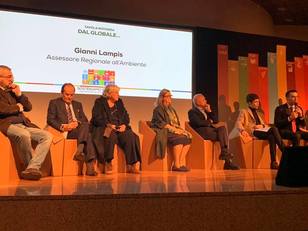 L'assessore regionale all'ambiente Gianni Lampis interviene alla tavola rotonda