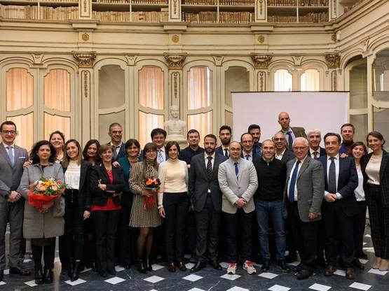 Foto di gruppo degli allievi del Master con il direttore Gianmario Demuro e alcuni docenti