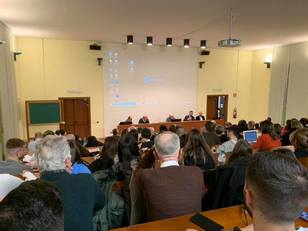 Valerio de Cesaris insegna Storia contemporanea all'Università per Stranieri di Perugia