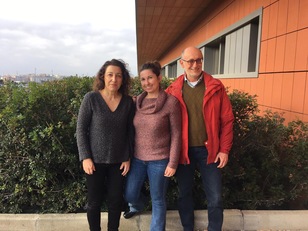 I ricercatori del Dipartimento di scienze chimiche e geologiche. Da sinistra, Alessandra Garau, Claudia Caltagirone e Andrea Vacca