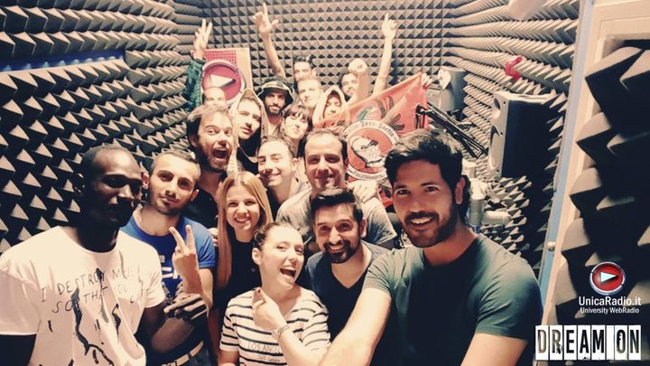Cagliari. Foto di gruppo nello studio di Unica Radio