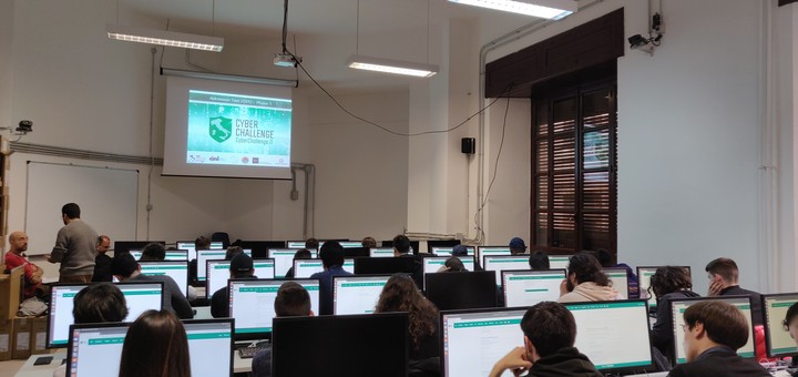 Cagliari. Una fase dei test nei laboratori  del Dipartimento di matematica e informatica