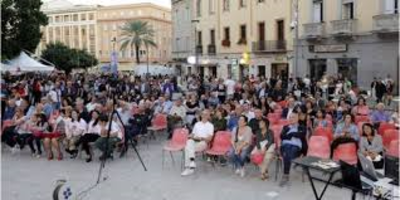Cagliari. Il 27 settembre 2019 la Notte in piazza Garibaldi ha ospitato decine di ricercatori, enti e istituzioni per un confronto diretto con i cittadini