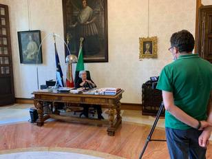 Le riprese di Massimo Piras nella stanza del Rettore