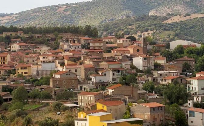 Una vista del paese di Asuni, il piccolo comune dell'Alta Marmilla attualmente amministrato da Gionata Petza