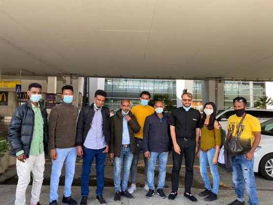 L'arrivo a Cagliari dei tre studenti eritrei iscritti all'Università del capoluogo sardo