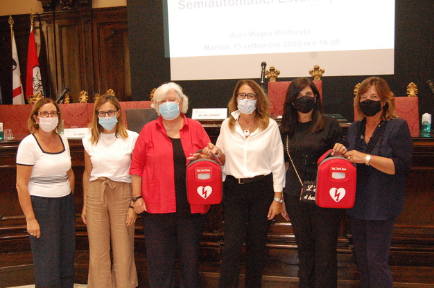 Un momento della cerimonia di consegna dei defibrillatori