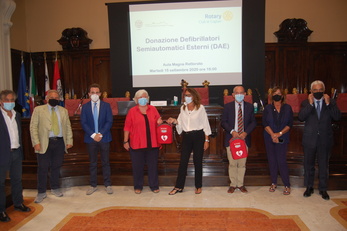 Foto di gruppo: Ninni Pillai, Aldo Urru, Francesco Danero, Maria Del Zompo, Brigida Corbo, Carlo Carcassi, Maria Rita Gatto, Domenico Porcu