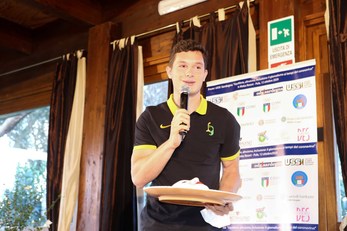 Filippo Tortu, con 9"99 &egrave; primatista dei 100 piani e primo italiano a scendere sotto i 10"