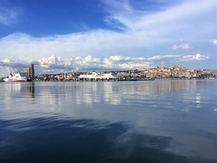 Cagliari. Una veduta del porto