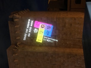 Il logo di UniCa 400 sulla Torre dell'Elefante