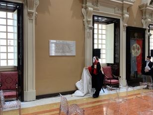 Il momento in cui il Rettore Del Zompo ha scoperto la targa