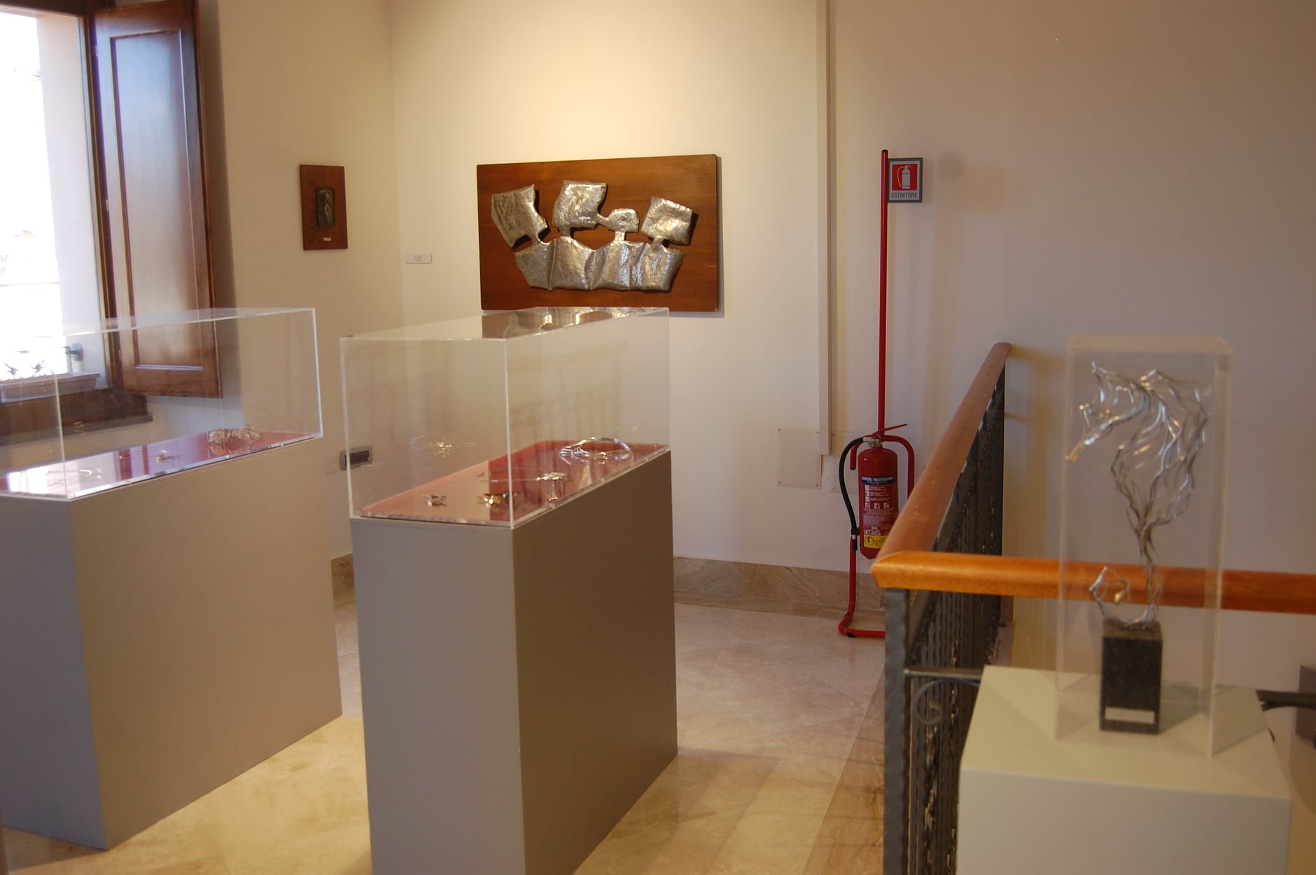 Alcuni gioielli di Italo Antico esposti al MUACC